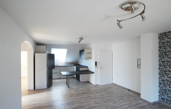 Bild 6: Blick zur Küche