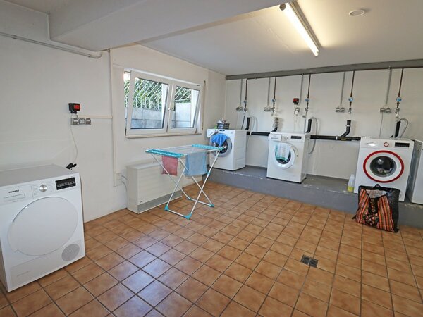 Bild 12: gemeinschaftlicher Waschraum