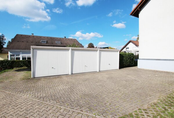 Bild 11: Garagen