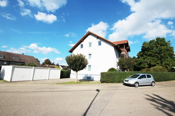 Bild 3: Seitenansicht m Garagen